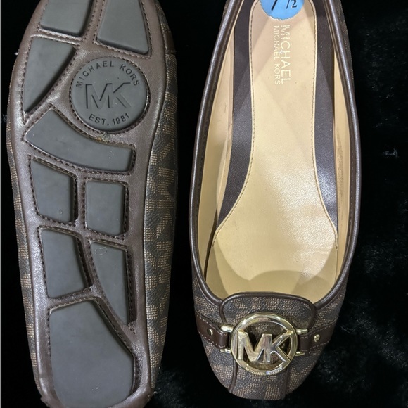 Size 7 1/2 lightly used worn twice Micheal Kors - Picture 3 of 3